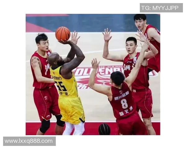 重庆足球队强势领跑精英赛积分榜以99分稳居第一